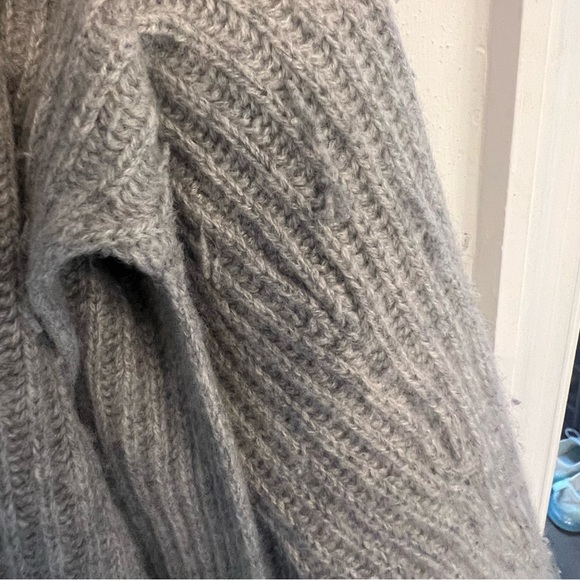 J.Crew collection side split gray cashmere crew neck sweater. Size L - Picture 3 of 11